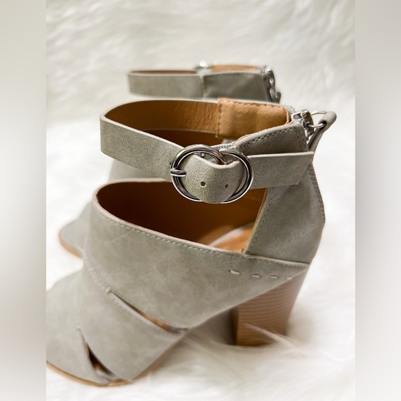 CADENCE Peep Toe Strappy Heels Buckle Grey Size 5.5 - Picture 5 of 14